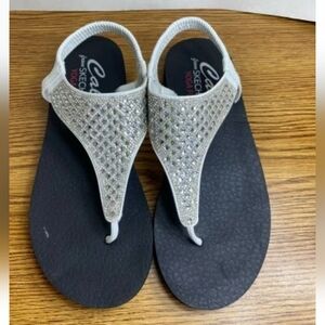 Cali From Skechers Yoga Foam Silver and Black Rhinestone Thong Sandals Size 9